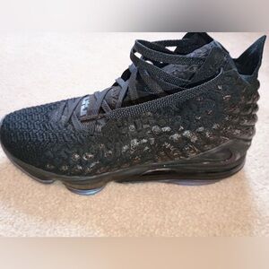 Nike LeBron 17 Global Currency - Size 12